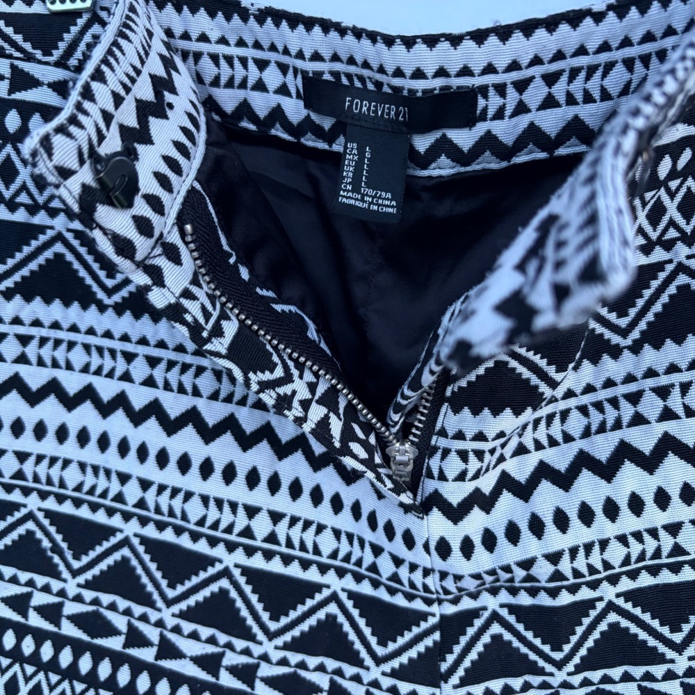 Forever 21 Black White Geometric Tribal Aztec Print High Waisted Shorts Large - Picture 6 of 11